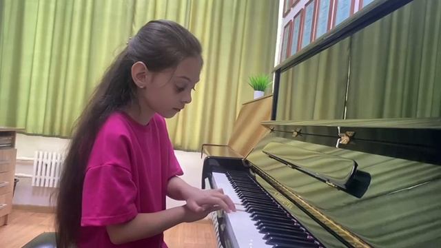 "Голубь" Я. Гарсиа. 
Исполнение Каспарян Адель 
2-й класс фортепиано