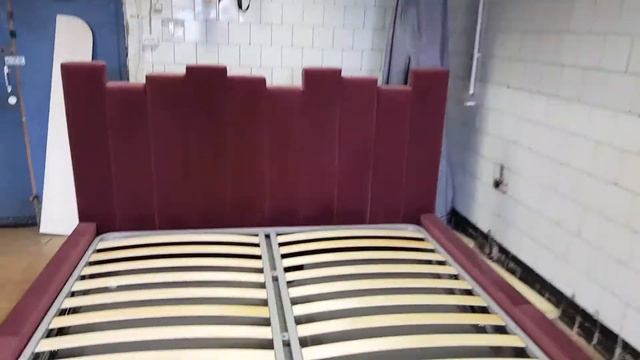 Кровать с авторской спинкой и бельевым ящиком на подъемных механизмах от компании Divan78&Design.