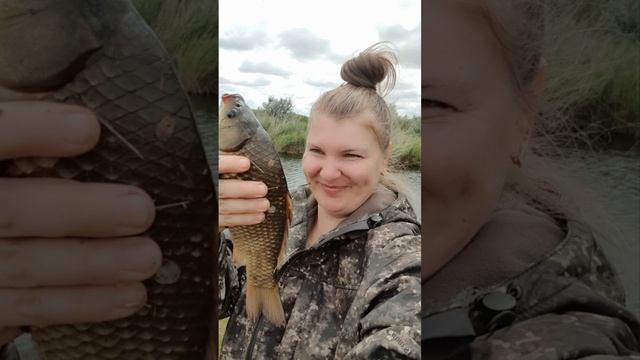 Я поймала второго карася💪😃🐟🐟