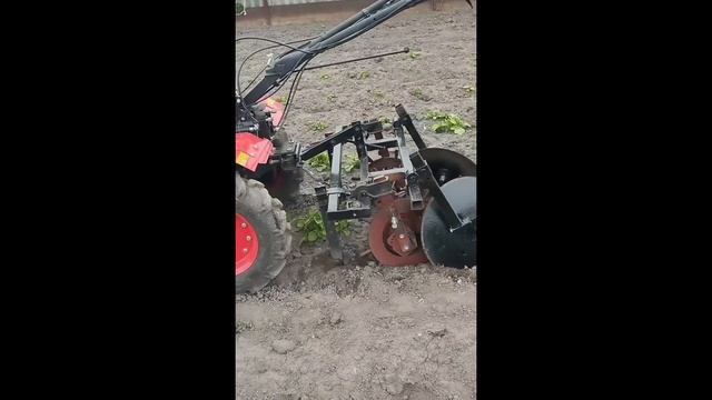 Культиватор окучник