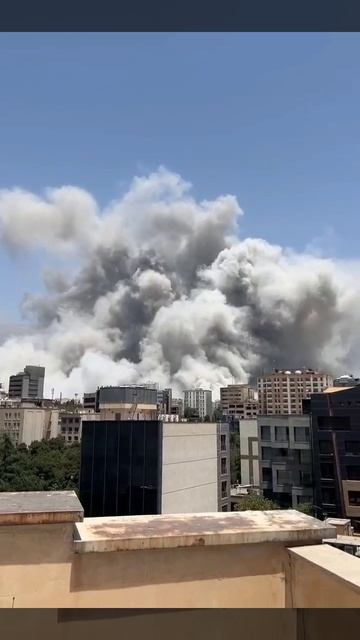 Израиль наносит сокрушительные удары по иранской столице.
