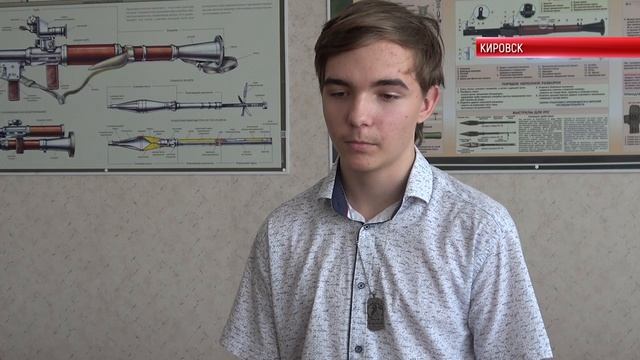ТК "Родной". Мастер-класс по сборке и разборке автоматов провели для школьников на базе гимназии