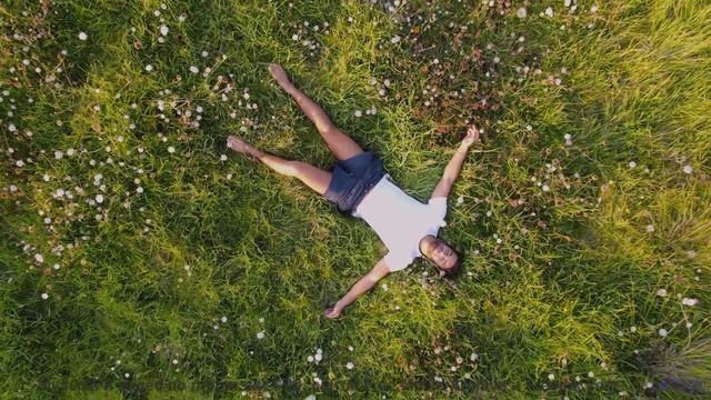 Эта музыка звучит так, будто её создал искусственный интеллект будущего! - Why Me -- Omura -- The Wh