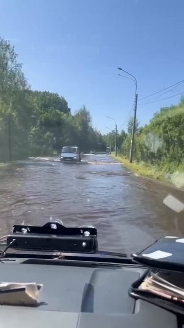 🧐Медики Ленобласти вынуждены добираются до своих пациентов вплавь.