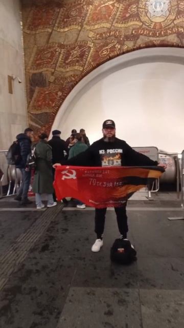Мужик выдал в самом метро Москвы ⚡🌪️💥