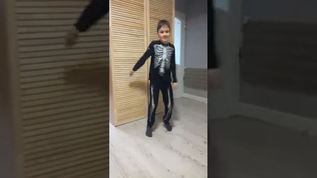 Танцую под гимн канала Карусель!