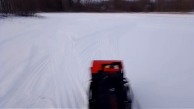 обзор на самодельную трассу для покатушек на мотособаке прямо на льду.