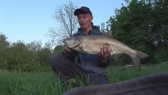 КОЛЕНКИ ЗАТРЯСЛИСЬ, КОГДА Я УВИДЕЛ ЭТО ЧУДОВИЩЕ ! ТАКОЕ НЕ ЗАБУДЕШЬ ! Рыбалка на СПИННИНГ !