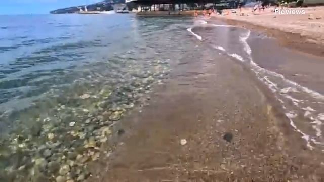 Крым Ялта Центральный пляж сегодня 23 июня 2025. Какая погода в Ялте, обстановка на пляже и море