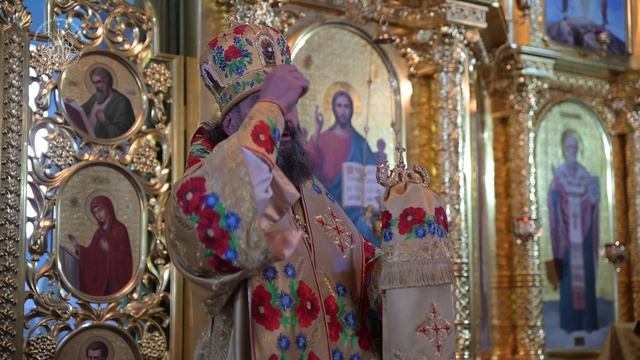 Архиерейское богослужение в Неделю Всех святых в земле Русской просиявших