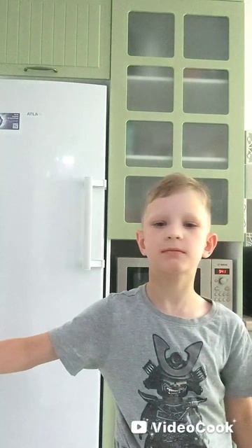 открыл холодильник