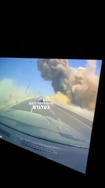 ✔️ Момент падения иранской баллистической ракеты недалеко от Ашдода на юге Израиля