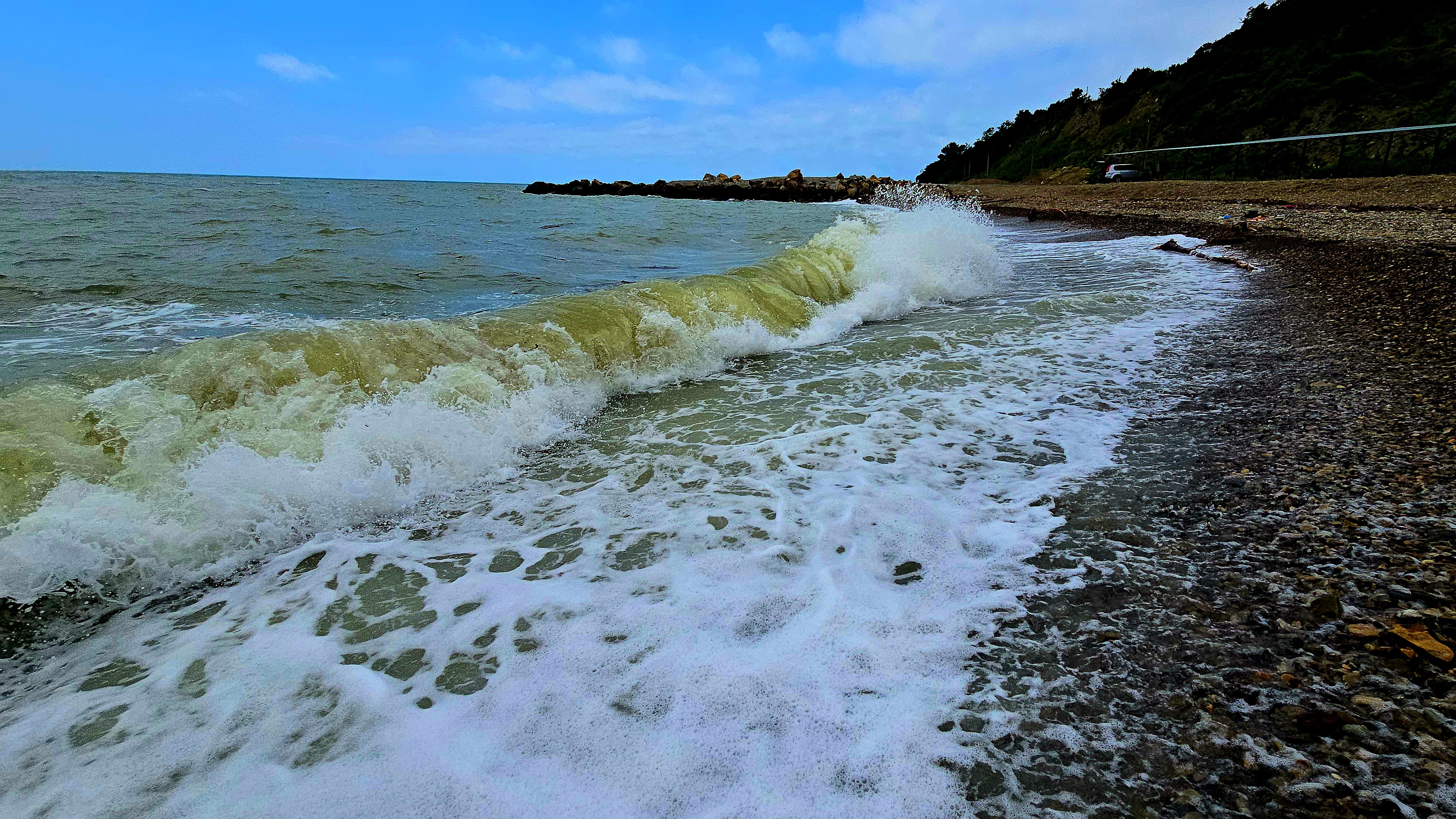 Море волнуется