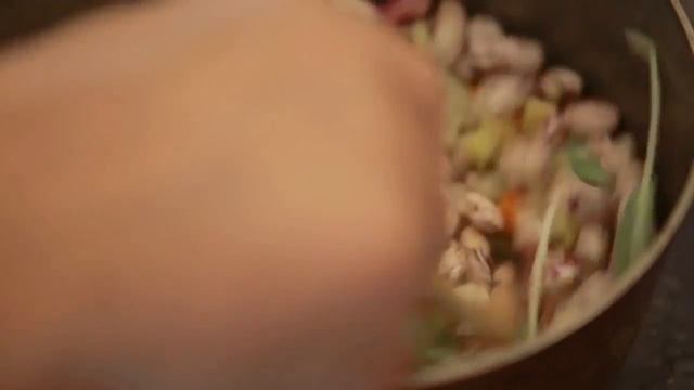 Зимний фасолевый суп от Дженнаро Контальдо