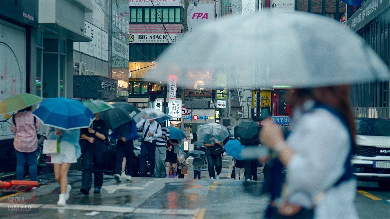 Heavy Rain in Seoul’s Garosu-gil  Moody Walking Tour through Sinsa-dong Alley