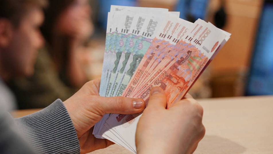 Путин назвал недостаточным уровень зарплат в России