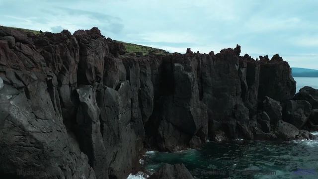 Музыка для тех, кто целуется на заднем сиденье под стук колёс - My Love is a Hurricane at Dawn -- A