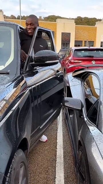 WHEN YOUR PARK YOUR CAR BUT THIS HAPPENS… 👀 #машины