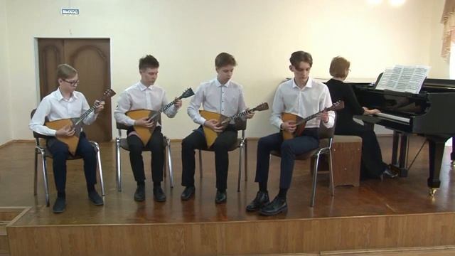 2021 год Ансамбль балалаечников, руководитель Кискина О.Е.,концертмейстер Логинова Н.А.