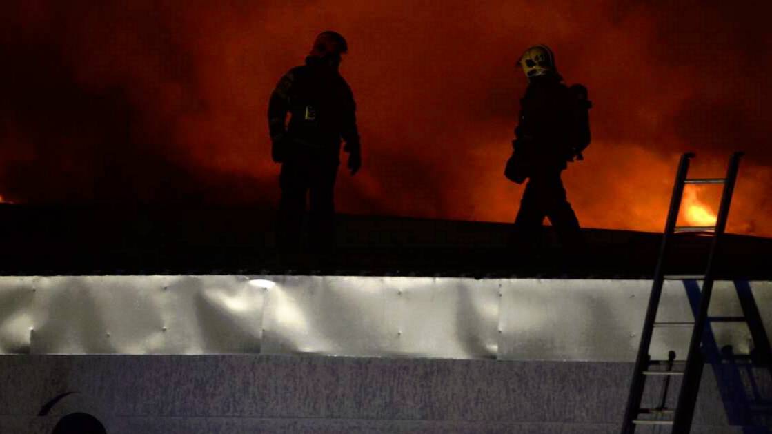 Пожар начался на ростовском промышленном предприятии после атаки дронов