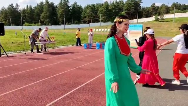 Тыпырлатып бер баҫмағас, бейеү буламы ни ул? 
Йөрәгеңде яндырмағас, һөйөү буламы ни ул? 
🌺🌸❤🌹