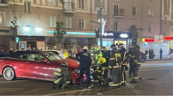Три человека пострадали в ДТП с Mercedes и автобусом в Воронеже