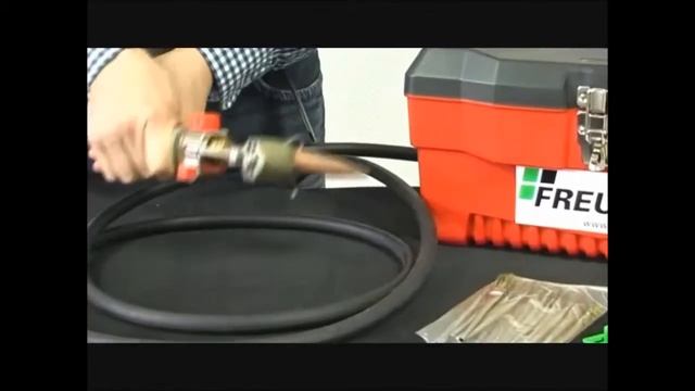 Видеообзор газового паяльника. Подготовка к работе. Процесс пайки.