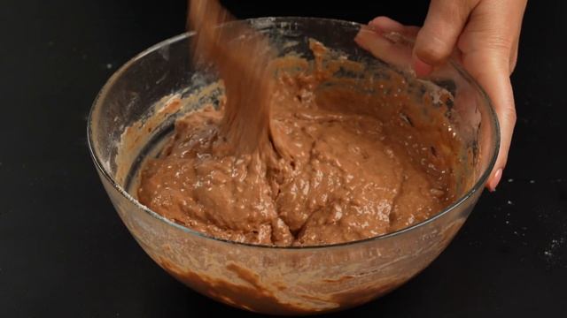 Es gibt einen Apfel und Kondensmilch, achten Sie darauf, dieses Dessert vorzubereiten!Sehr lecker!