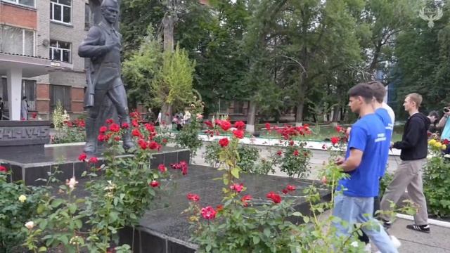 Вечная память героям: студенты и сотрудники ЛГУ им. В. Даля почтили подвиг павших в годы ВОВ