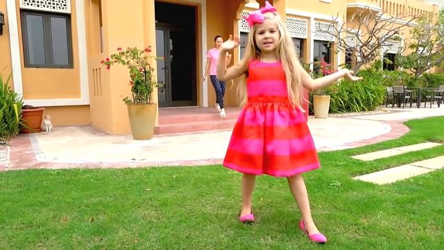 Diana Roma [ Диана Рома ] - Диана обувает мамины туфли