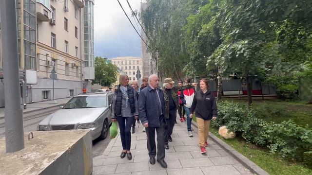 Николай Зубрилин - Совершаем обход сквера и выслушиваем жителей.