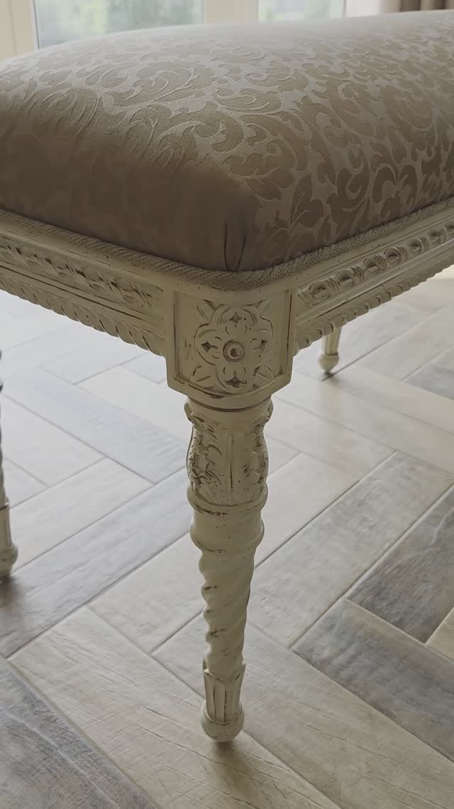 банкетка серебро с белым