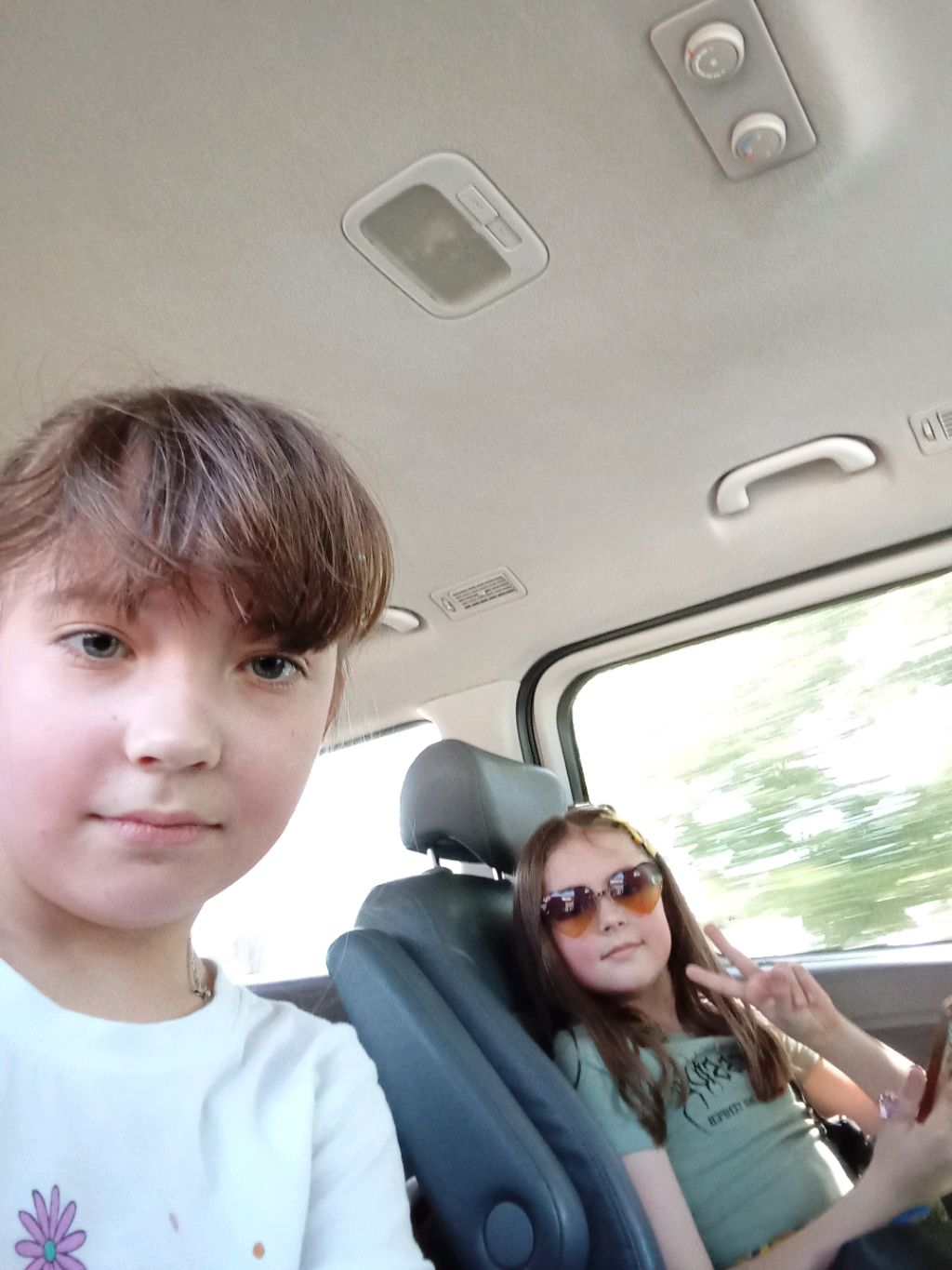по фотке вы думаете что там Даша но нет там нету Даши