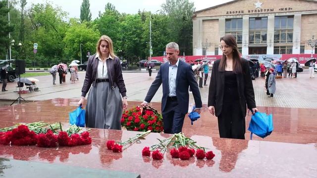 Возложение цветов к мемориалу «Слава защитникам Отечества» в Лыткарине