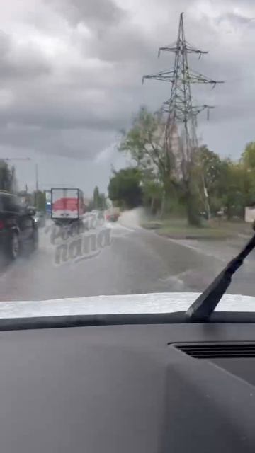 Дождик, я иду по лужам: Ростов-на-Дону топит из-за ливня.
