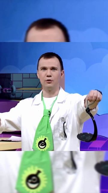 Как можно закрутить стакан с водой, чтобы она не вылилась