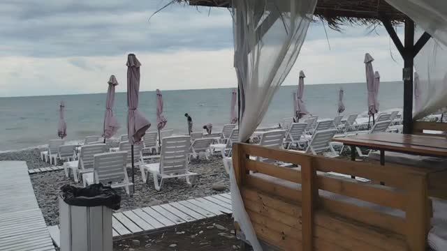 Пляж Касабланка Лазаревское сегодня 23 июня 2025, погода и море в Лазаревском сегодня, шторм, дождь