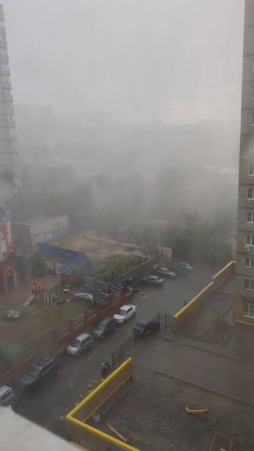 Дождик, я иду по лужам: Ростов-на-Дону топит из-за ливня.