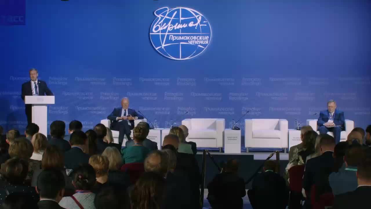Ушаков выступает на форуме "Примаковские чтения"