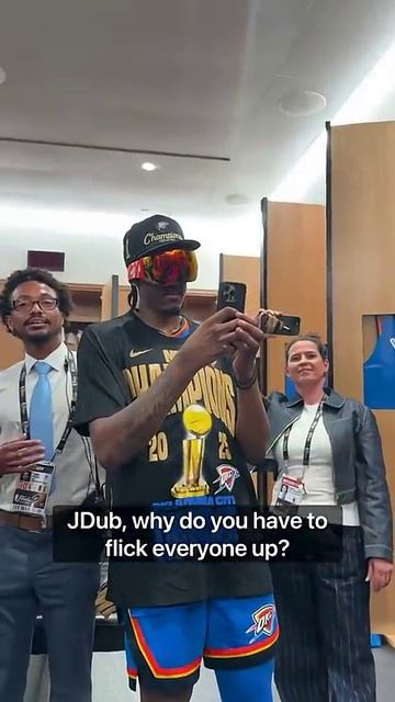 “It’s my responsibility.” JDub made sure all his teammates got a pic with the Larry O’Brien Trophy!