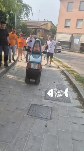 Итальянец собрал самый узкий автомобиль в мире — это полноценная машинка с бензиновым двигателем