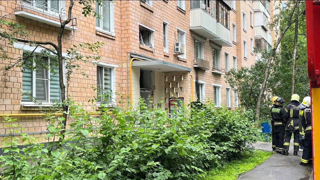 Пожар в доме на севере Москвы, где погиб один человек, ликвидирован
