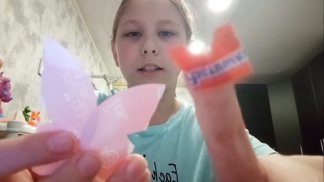 бабочка без клея и скотча из йогурта стаканчика