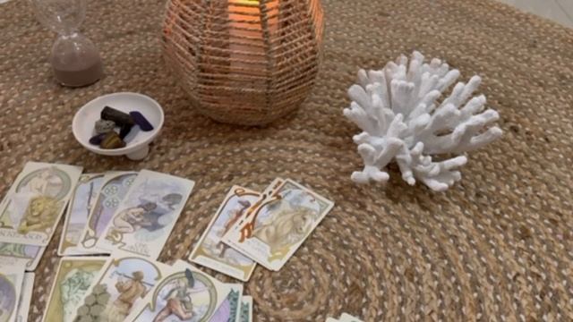 🔮 Почему в вашу жизнь приходят не те мужчины? Расклад Таро