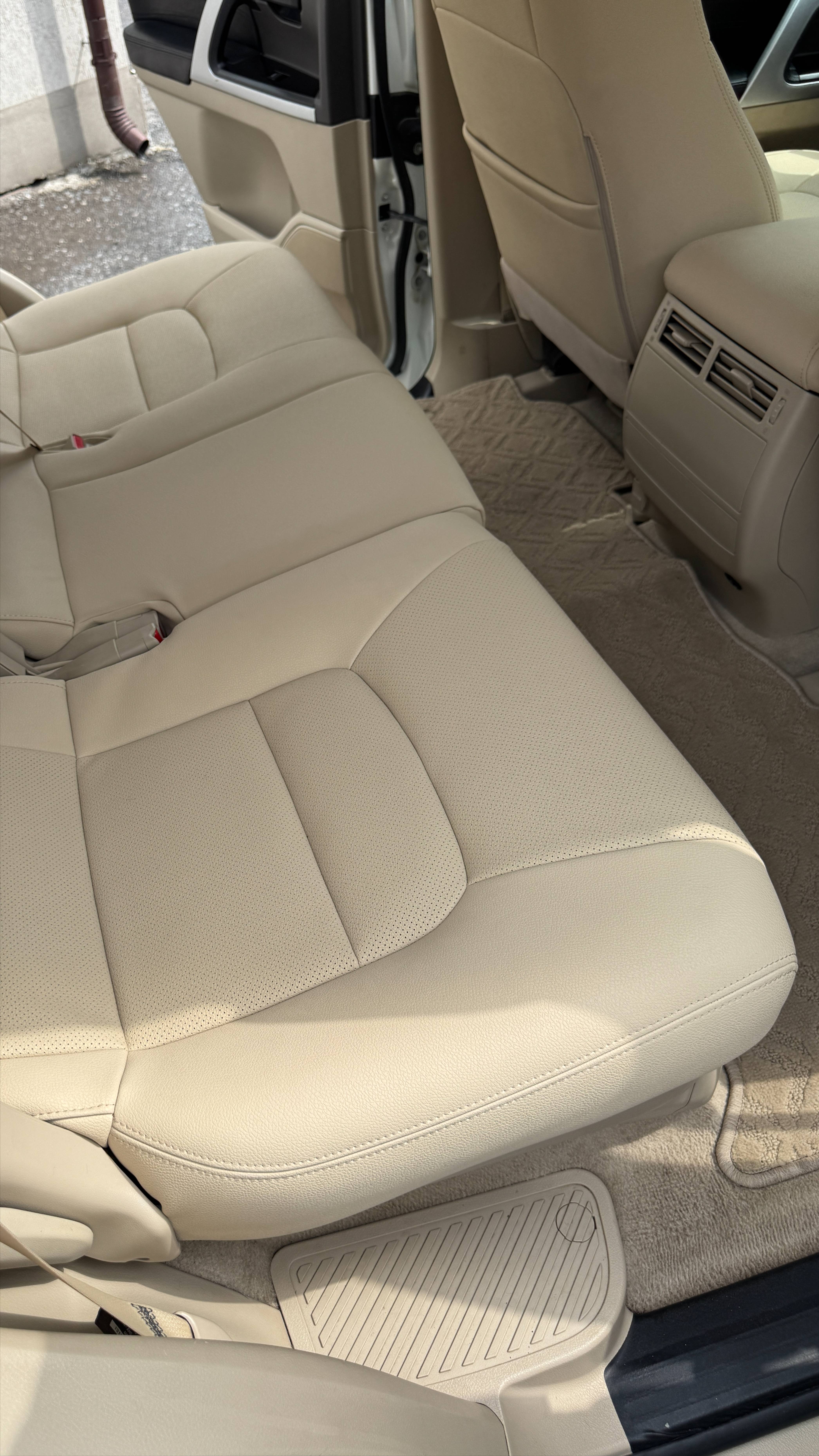 Перетяжка сидений Toyota Land Cruiser 200