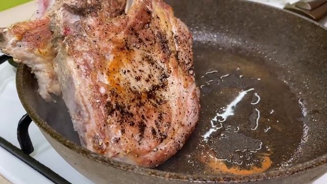 Как приготовить сочный СВИНОЙ СТЕЙК на сковороде. Стейк из свинины быстро и вкусно!!!