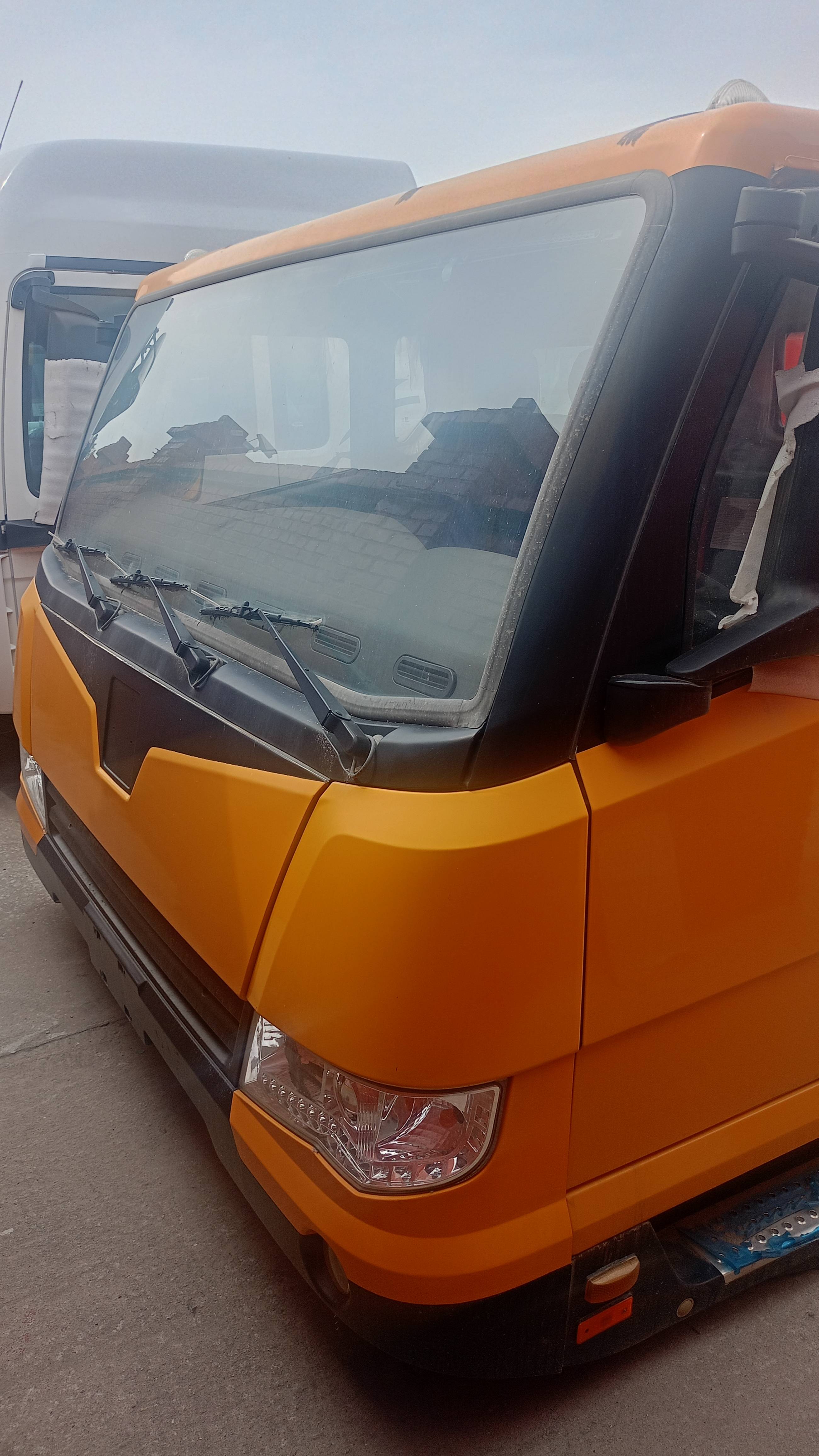 Кабина в сборе автокрана XCMG желтая