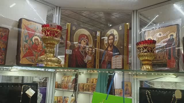 ЦЕРКОВНАЯ ЛАВКА НА ПАВЕЛЕЦКОМ ВОКЗАЛЕ