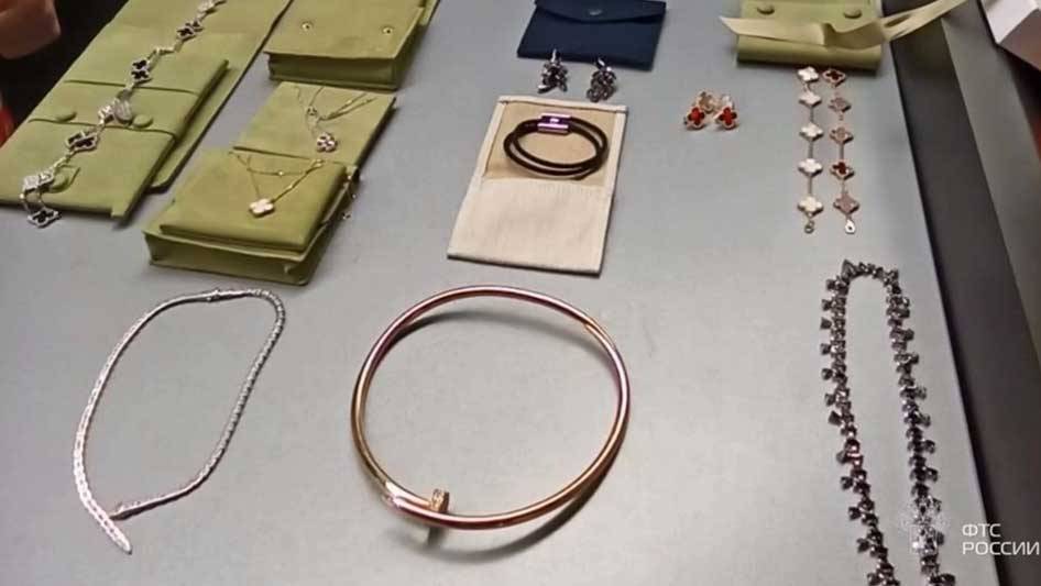 Россиянка пыталась нелегально провезти в Сочи драгоценности на десятки миллионов рублей