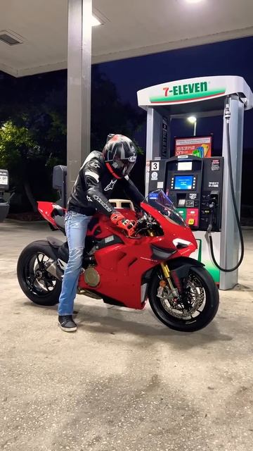 Звук Ducati V4S
